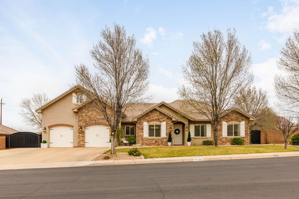 Photo of 795 E DESERT BLOOM CT, Washington, UT 84780 (MLS # 26-271855)