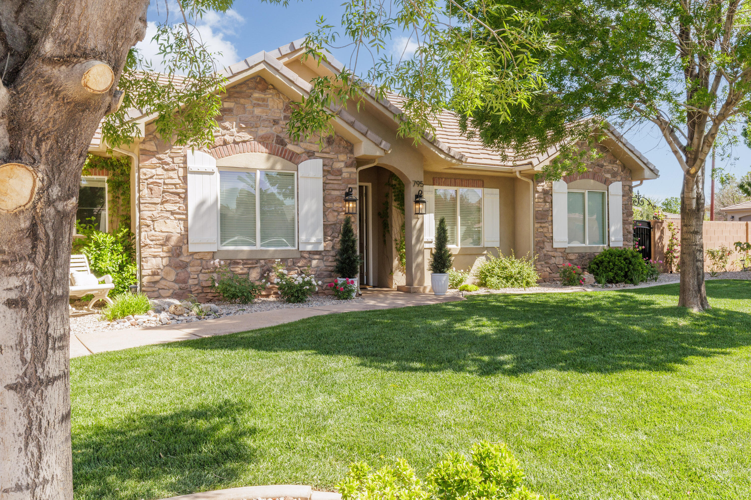 DESERT FIELDS - Residential