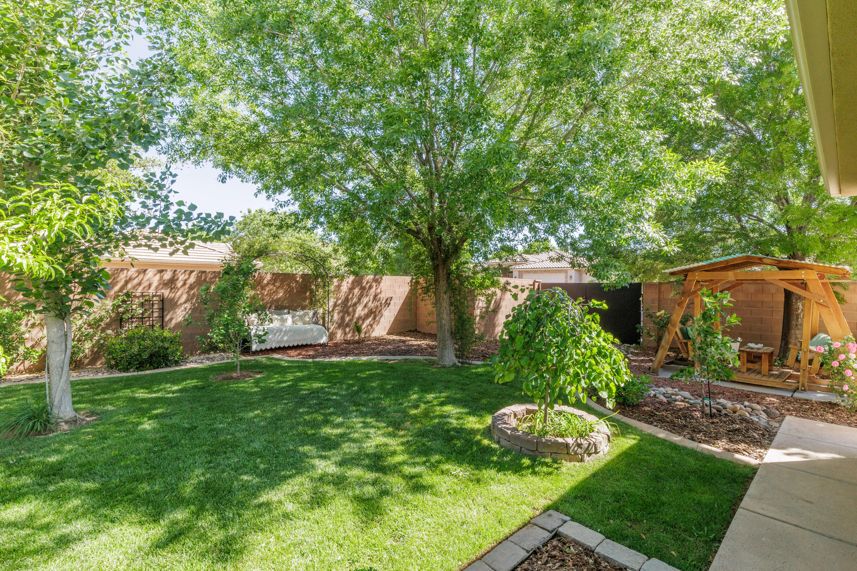 DESERT FIELDS - Residential