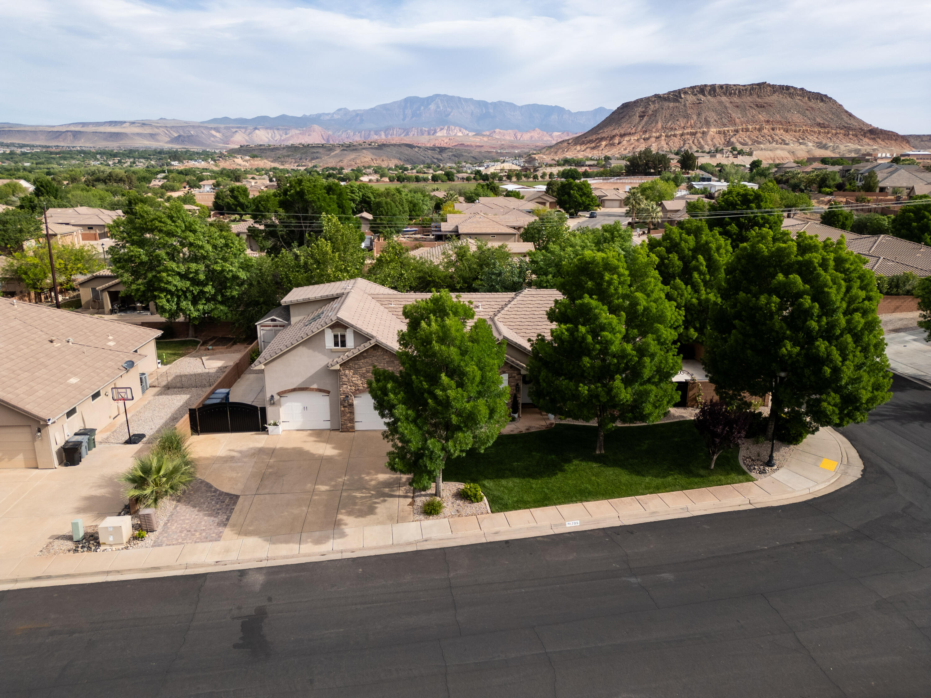 DESERT FIELDS - Residential