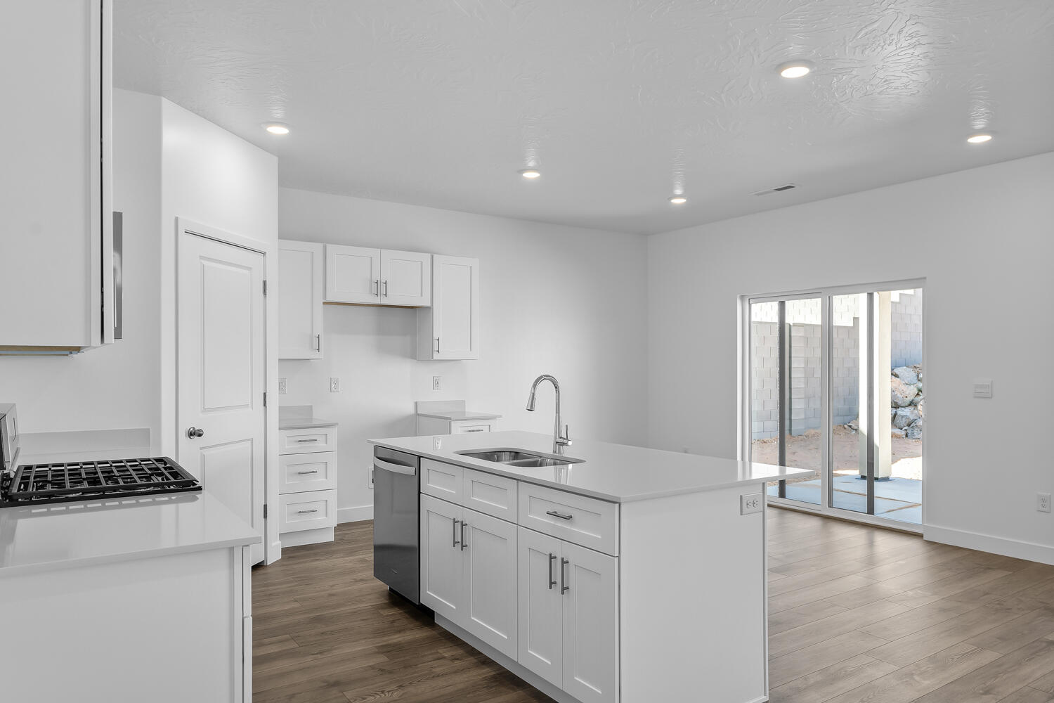 STANDING ROCK EAST AT LONG VALLEY - Residential