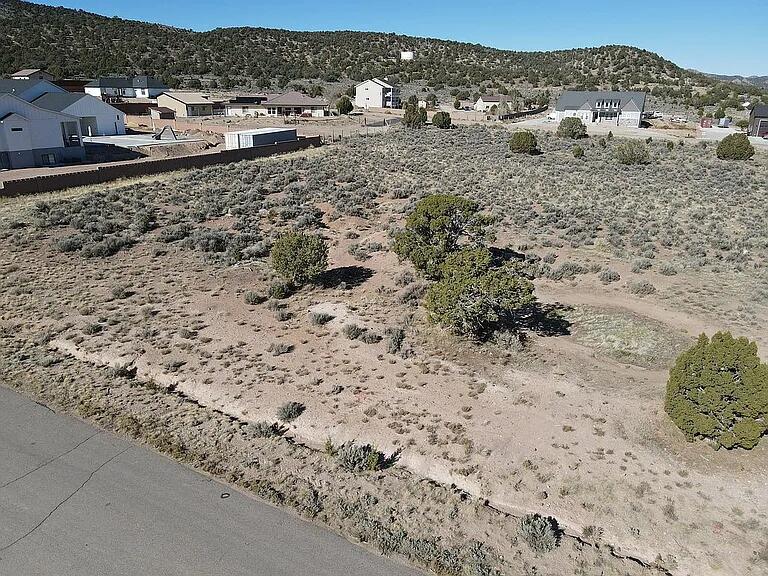 1-Acre Lot in Bridle Path - No HOA! 

Don't miss this incredible opportunity to own a spacious 1-acre lot in the desirable Bridle Path subdivision with no HOA! Nestled in a peaceful and scenic location, this property is ready for your dream home.

 Utilities stubbed & water impact fee paid - A huge head start on building!
 Paved roads - Easy access year-round.
 Breathtaking views - Enjoy stunning landscapes and serene surroundings.
 Abundant wildlife - Experience nature right in your backyard.