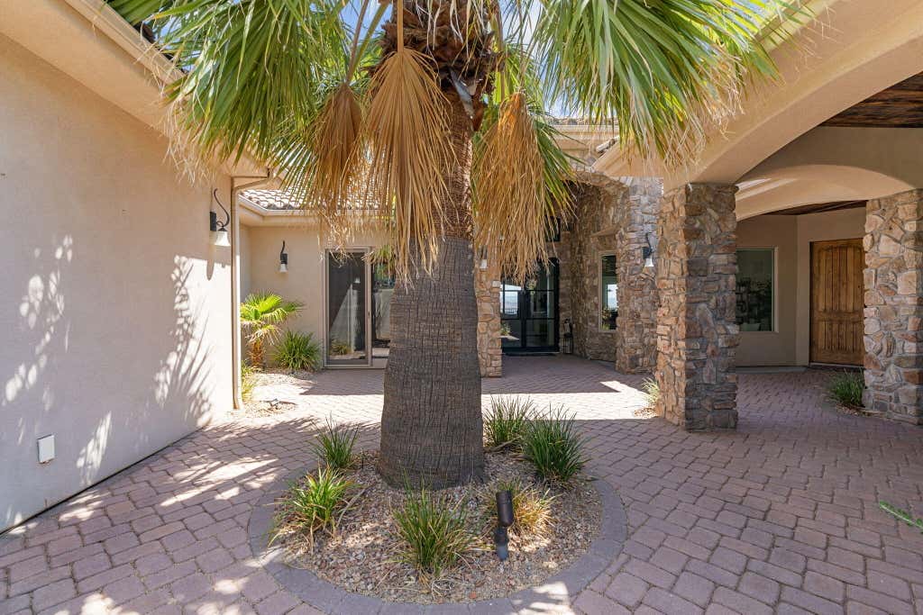 Photo of 1343 W Cambridge Ave 204 #204, Washington, UT 84780 (MLS # 26-273927)