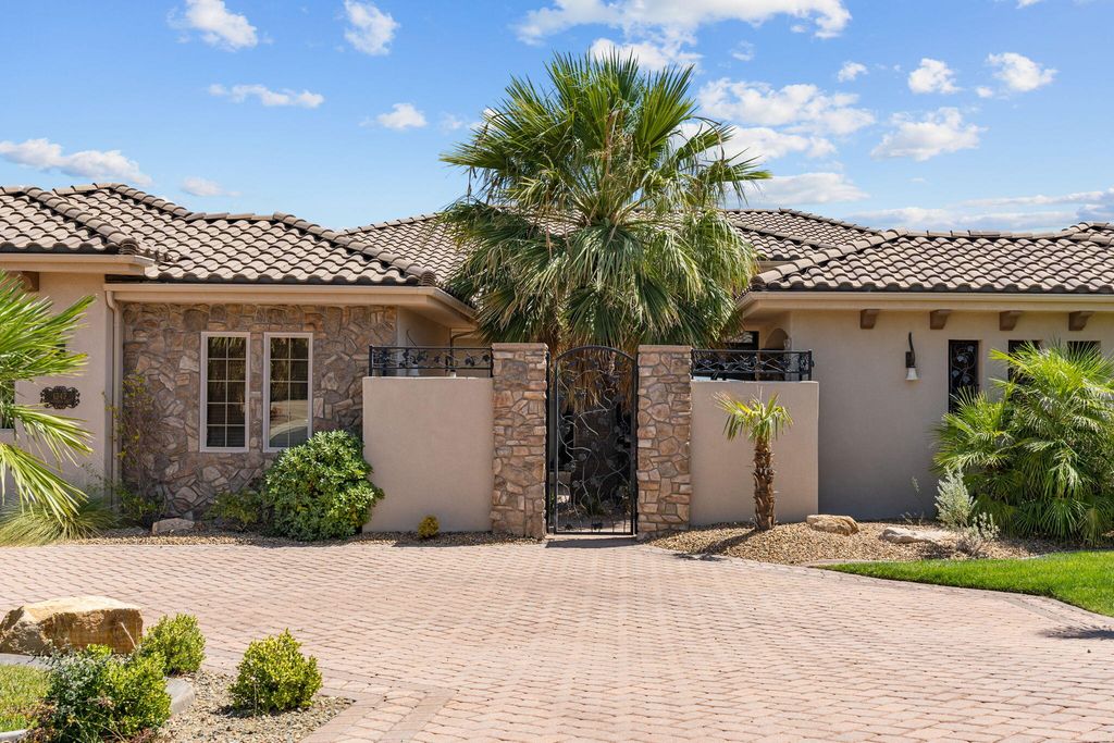 Photo of 1343 W Cambridge Ave 204 #204, Washington, UT 84780 (MLS # 26-273927)
