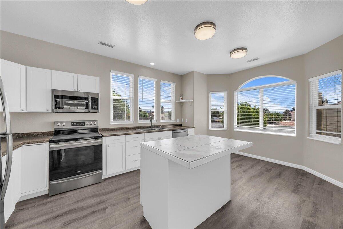 MCARTHUR HEIGHTS - Residential