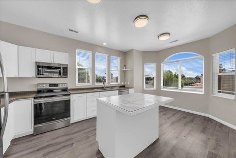Tiny photo for 463 N 2070 E, Saint George, UT 84790 (MLS # 26-271375)