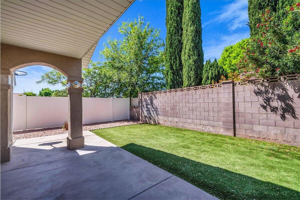 Photo of 463 N 2070 E, Saint George, UT 84790 (MLS # 26-271375)