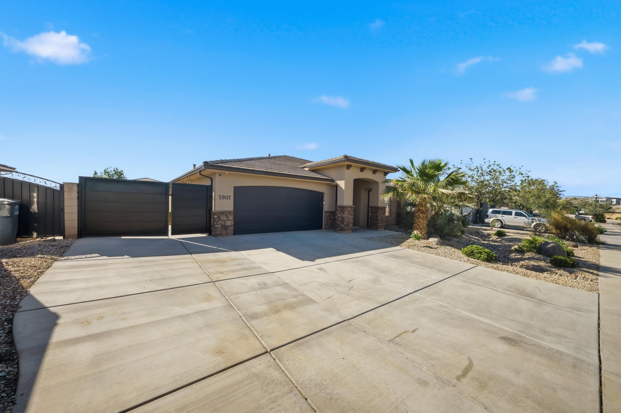 DESERT RIDGE - Residential