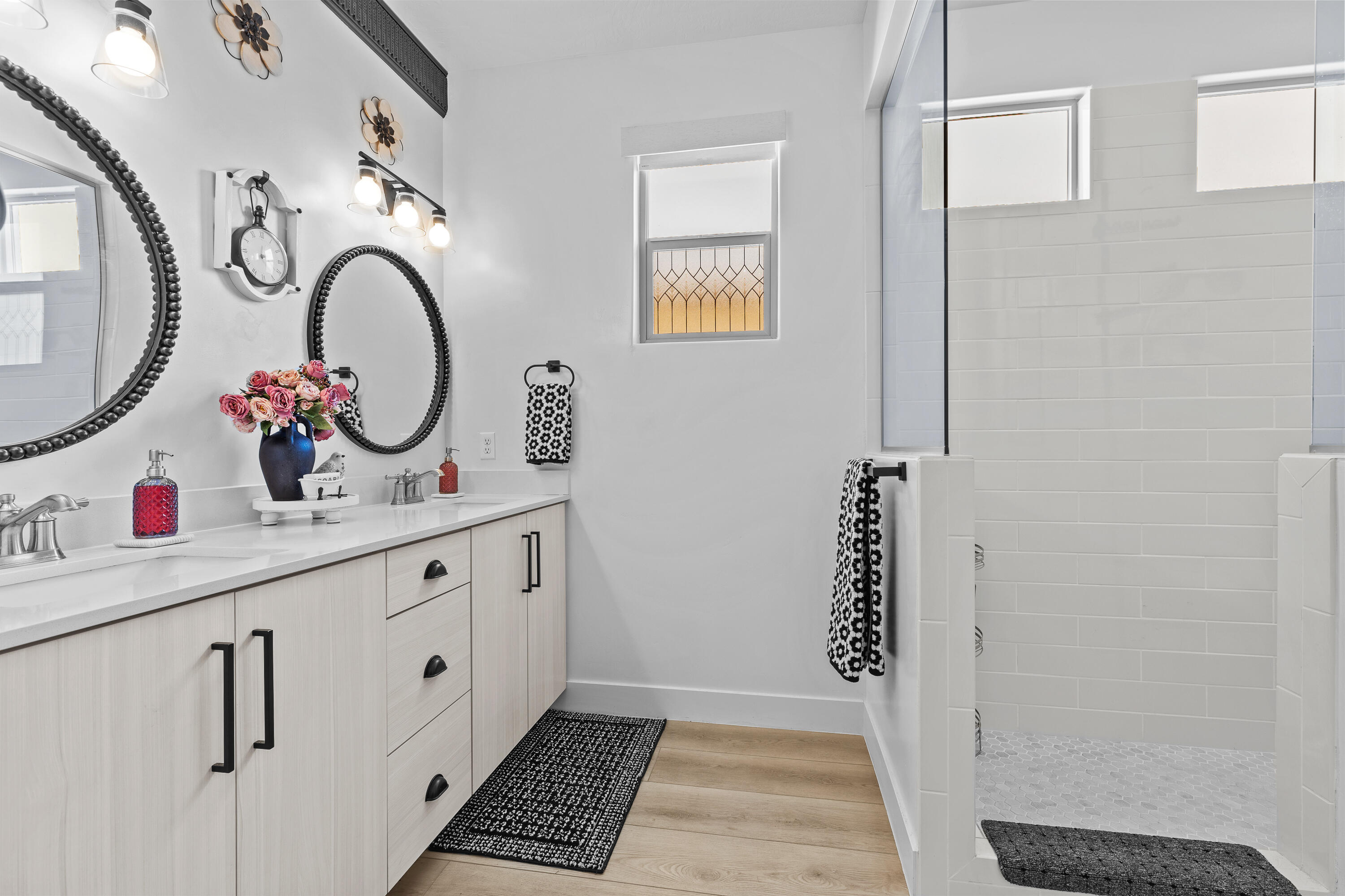 DESERT VISTA - Residential