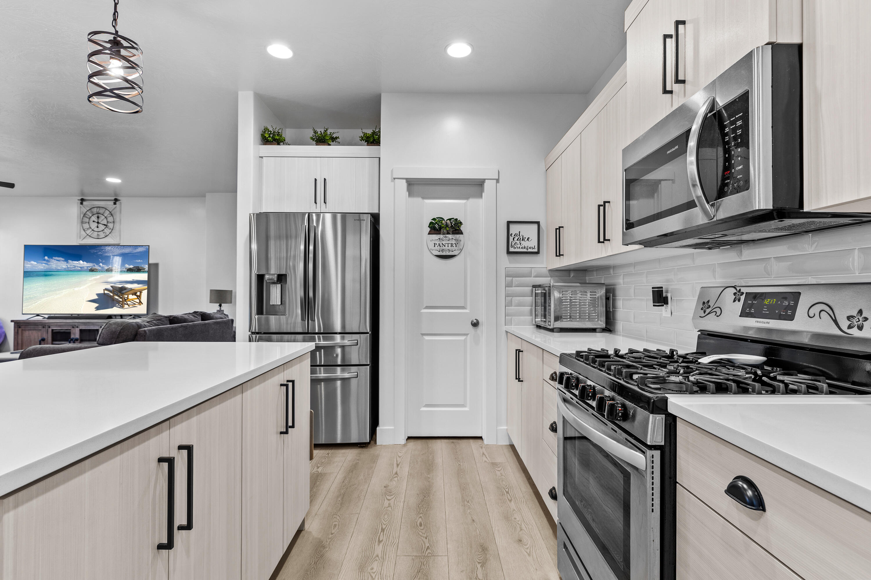 DESERT VISTA - Residential