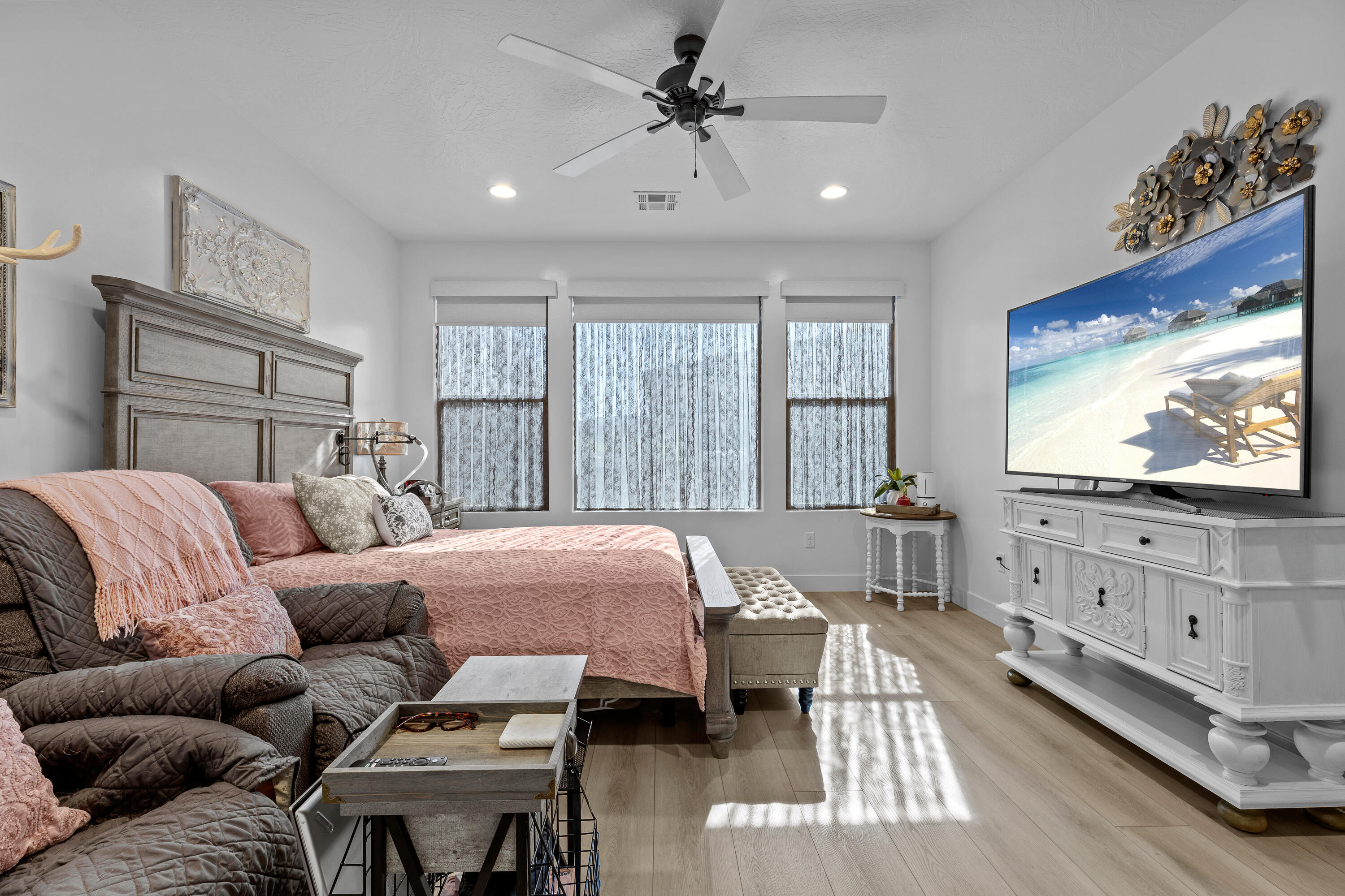 DESERT VISTA - Residential