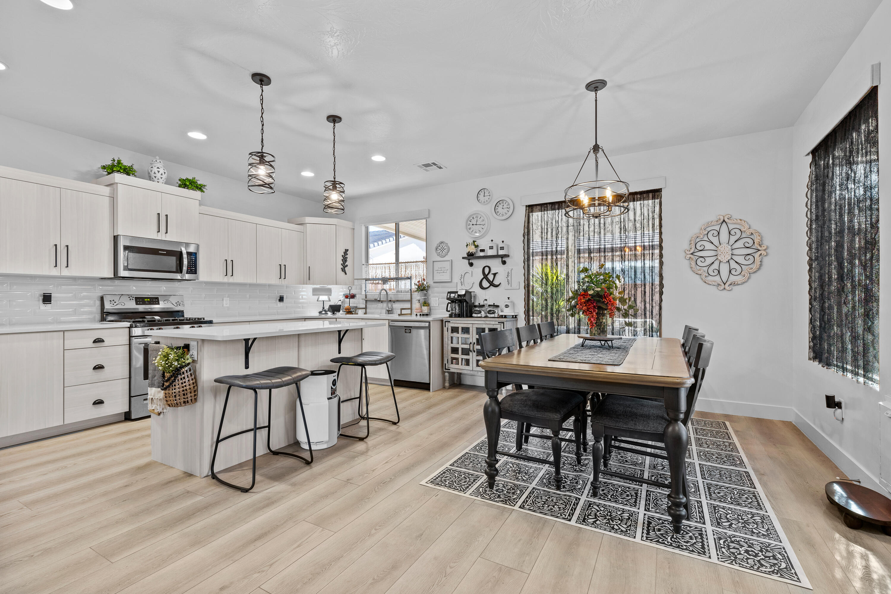 DESERT VISTA - Residential