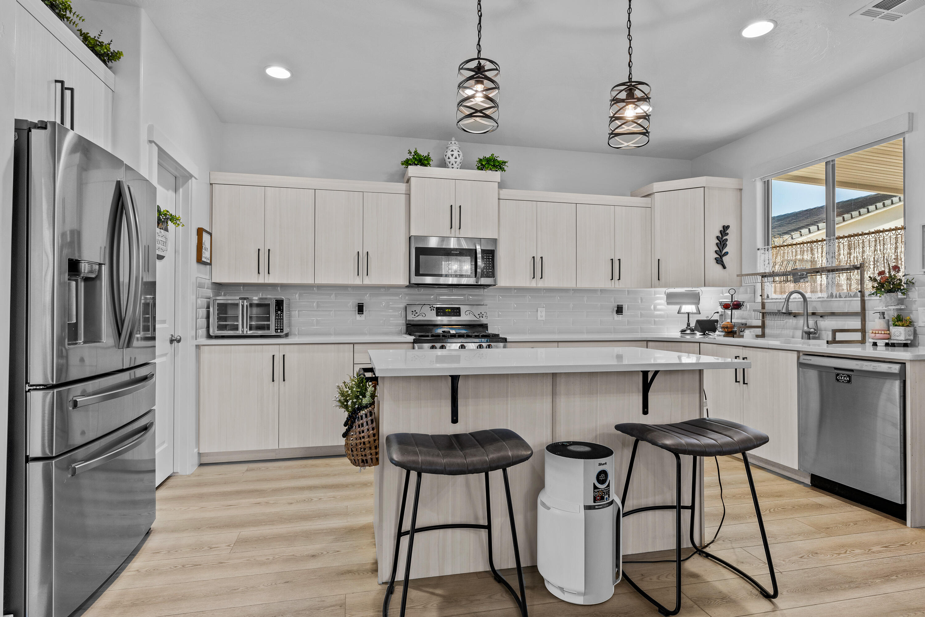 DESERT VISTA - Residential