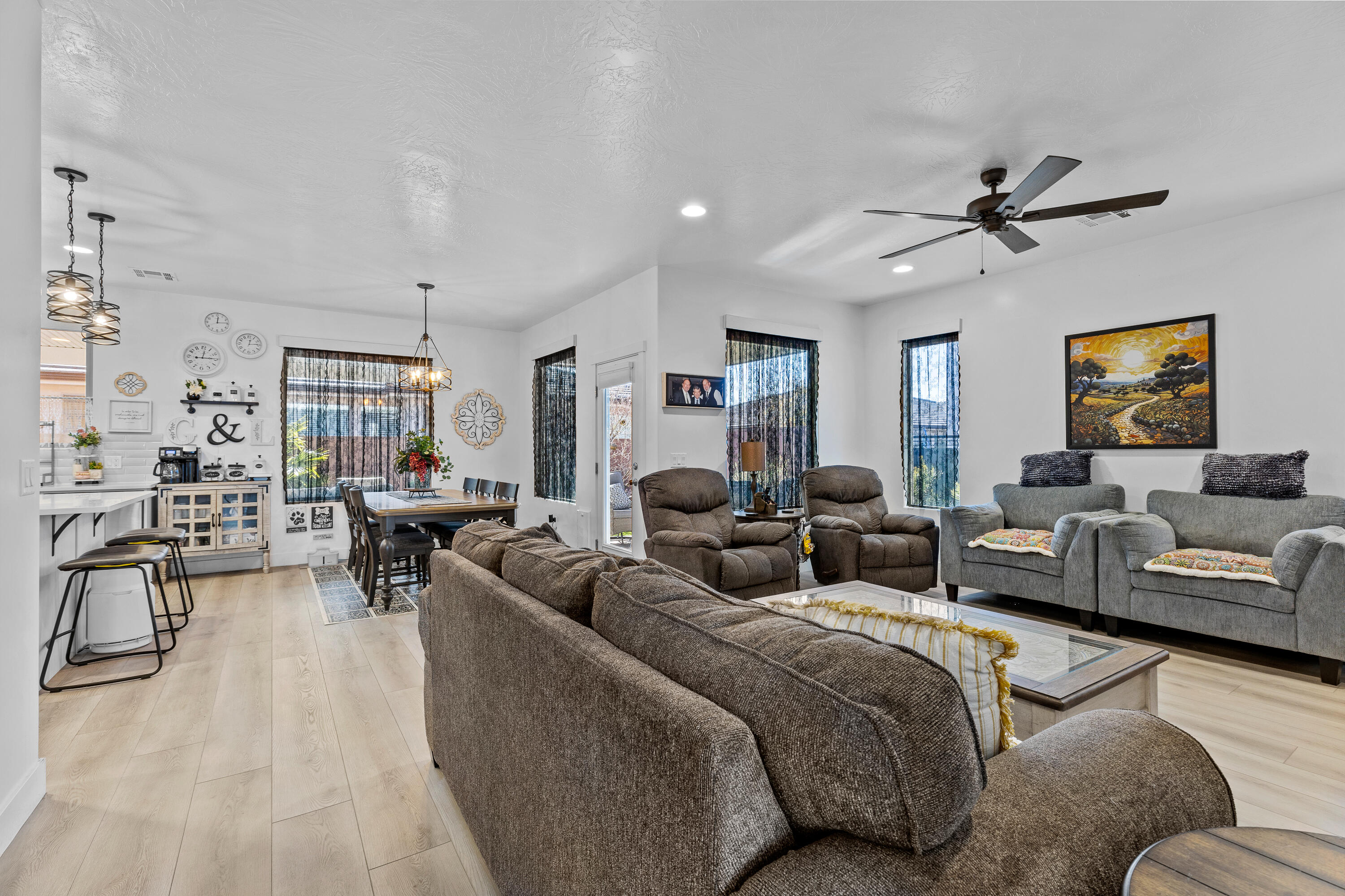 DESERT VISTA - Residential