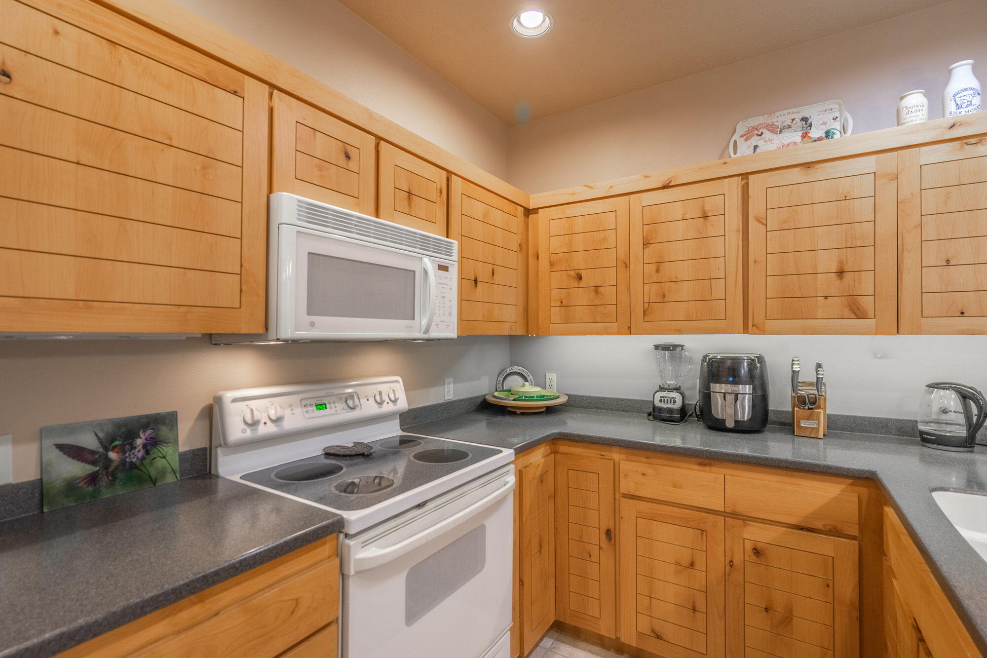 BLACKROCK CONDOS AT STONEBRIDGE - Residential