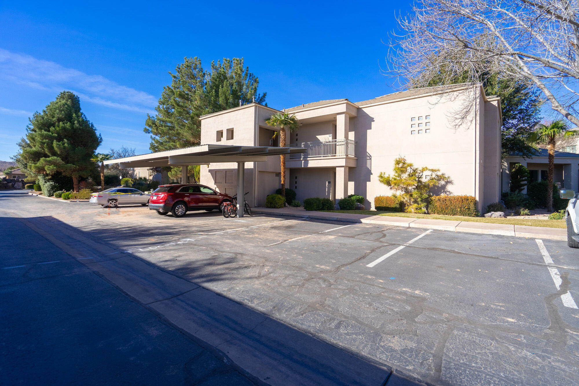 BLACKROCK CONDOS AT STONEBRIDGE - Residential