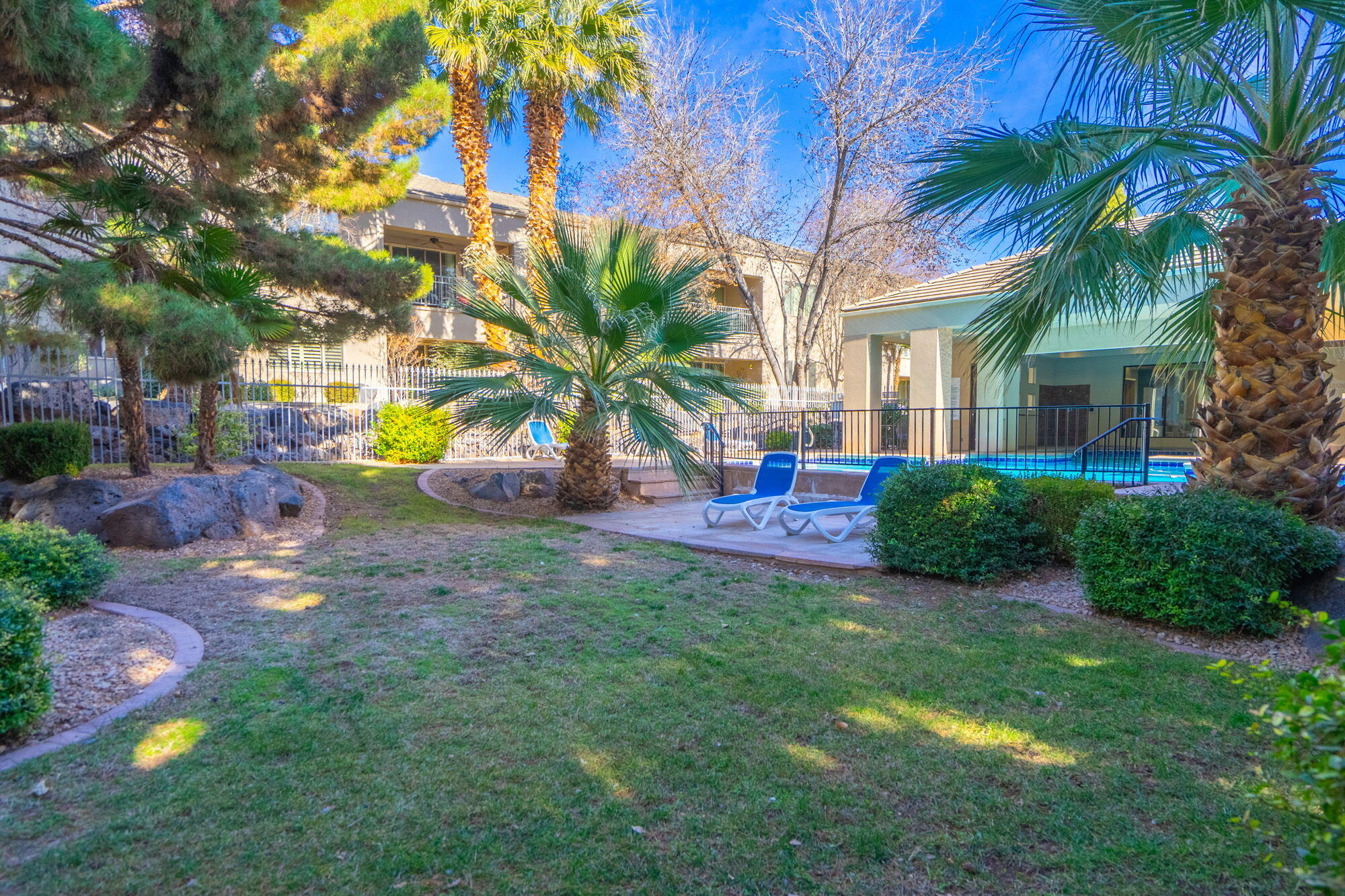 BLACKROCK CONDOS AT STONEBRIDGE - Residential