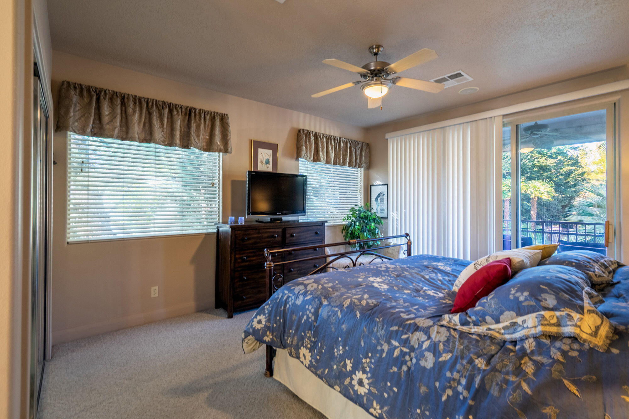 BLACKROCK CONDOS AT STONEBRIDGE - Residential