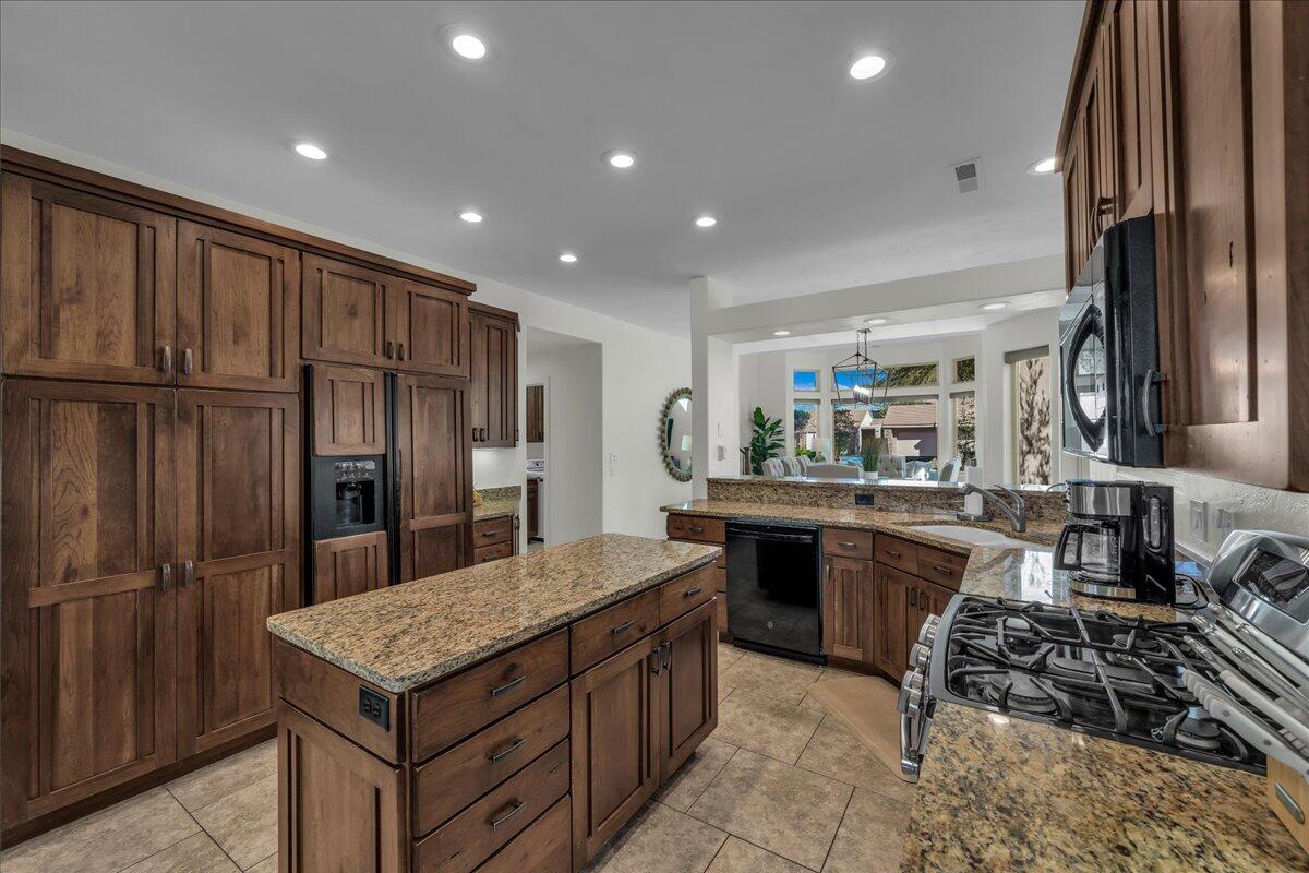 STONE CLIFF TOWNHOMES - Residential