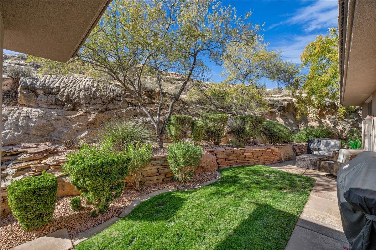 STONE CLIFF TOWNHOMES - Residential