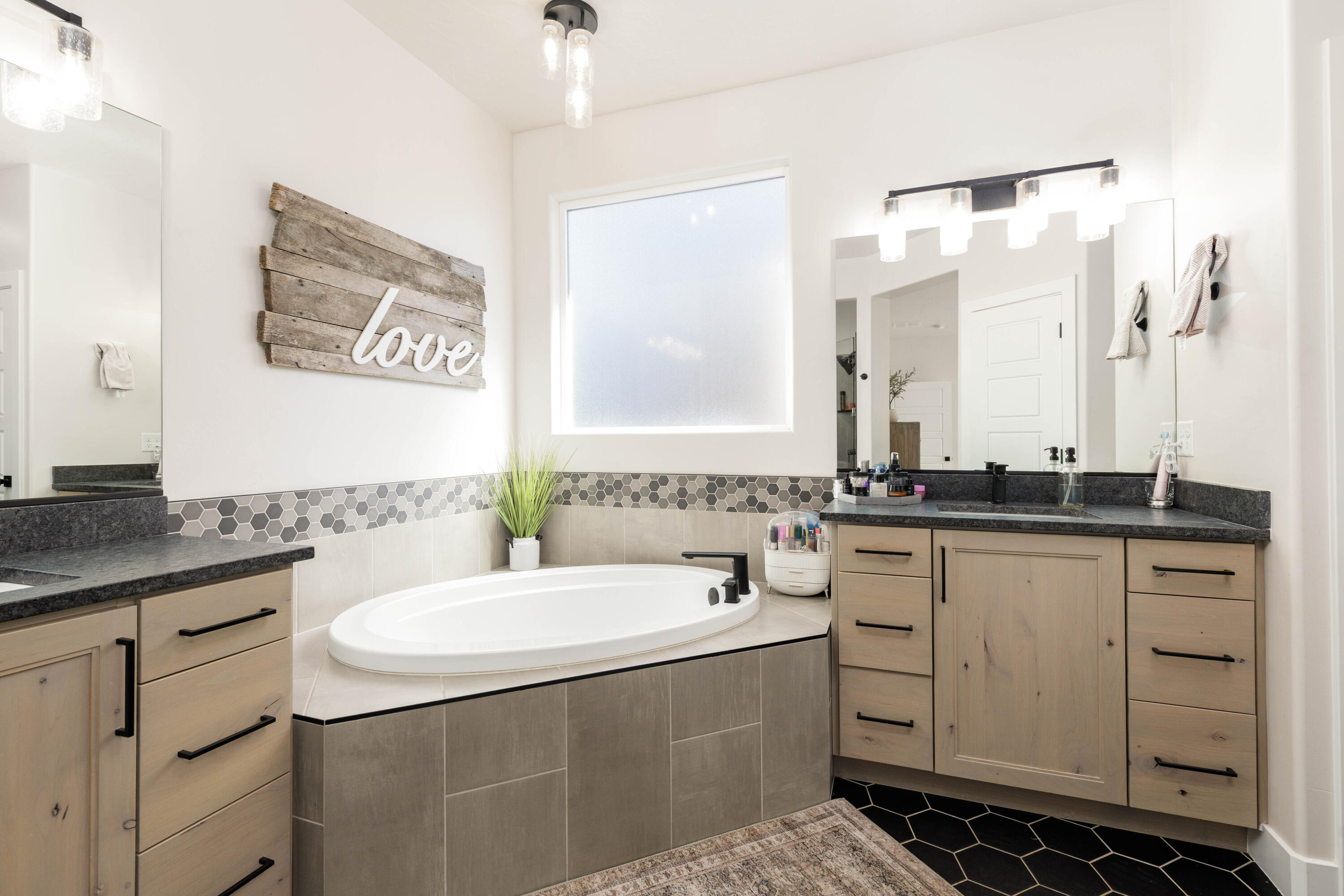 SEQUOIA ESTATES - Residential