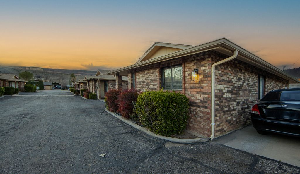 Photo of 375 S Main ST 4 #4, Saint George, UT 84770 (MLS # 26-271397)