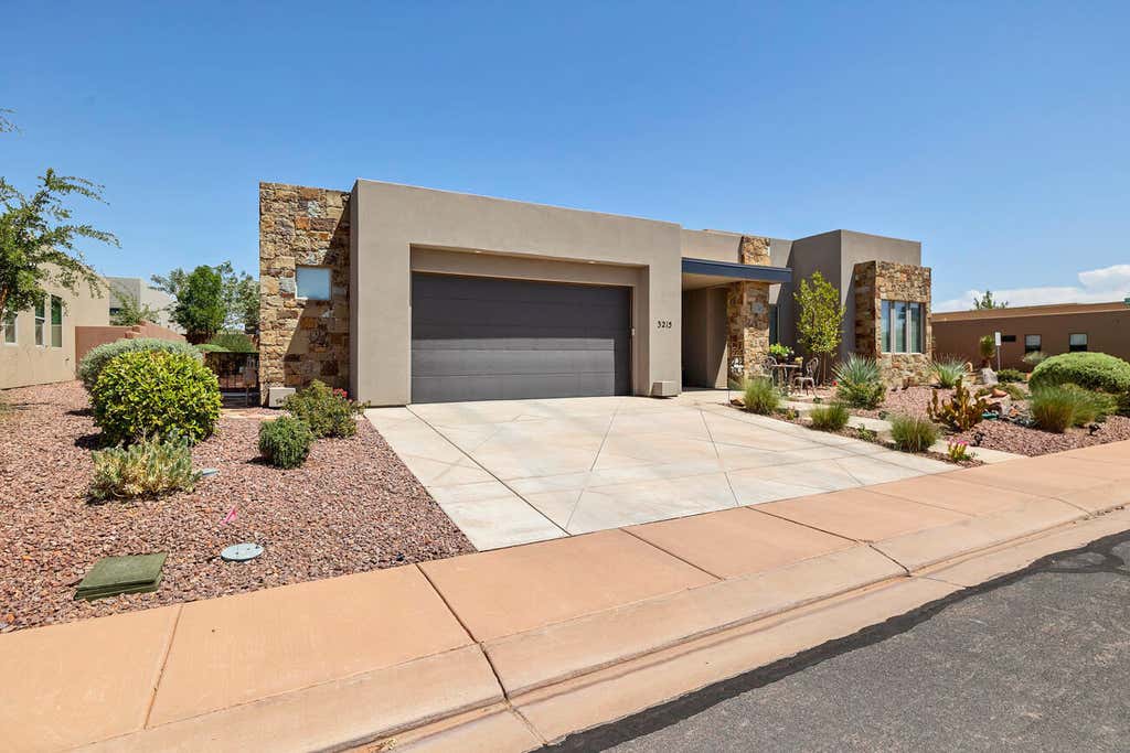 Photo of 3215 S Sandstone DR, Hurricane, UT 84737 (MLS # 26-274956)