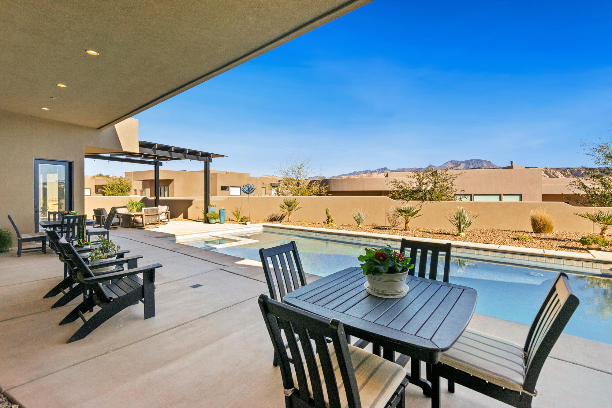 LEDGES OF ST GEORGE - Residential