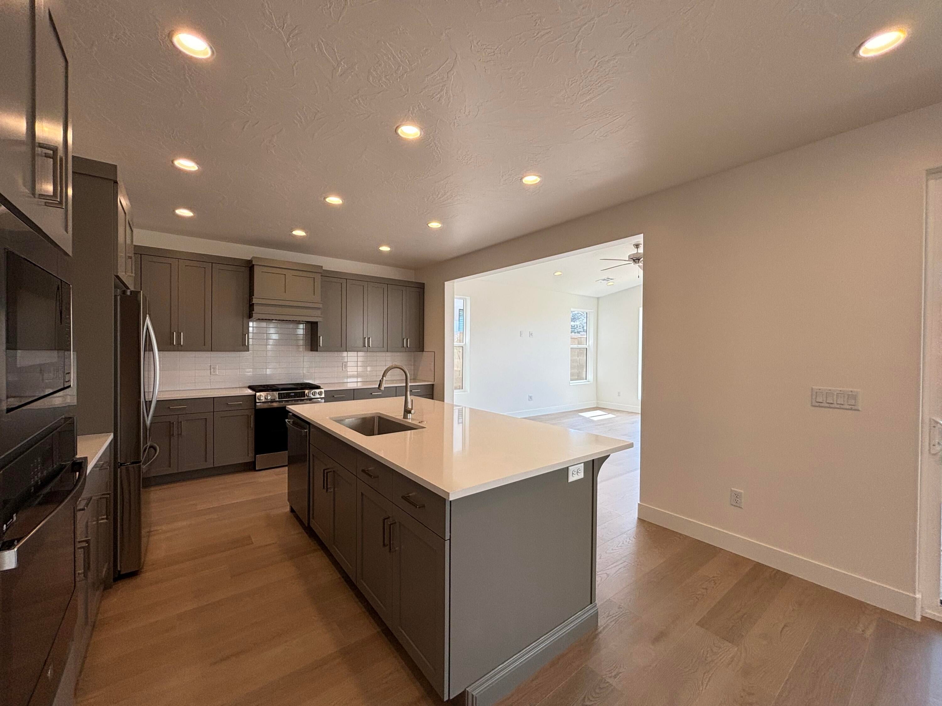 30 E DAKAR LN