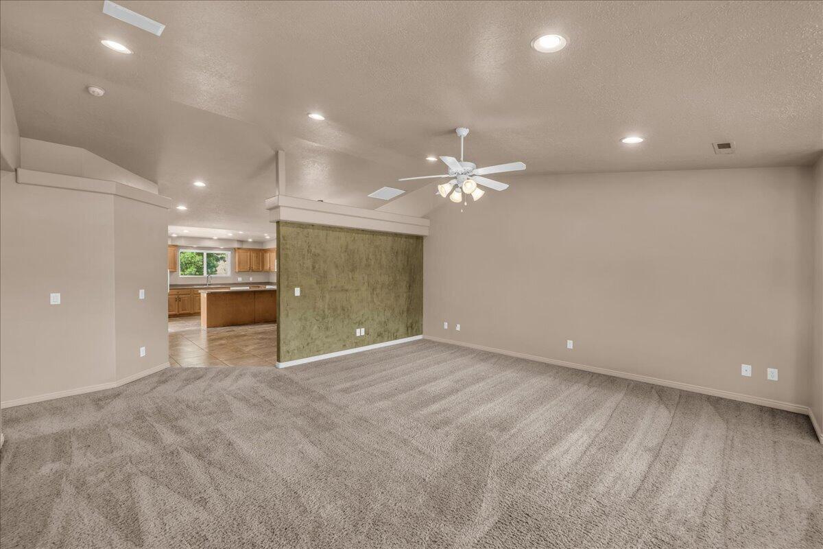 BLOOMINGTON HILLS - Residential