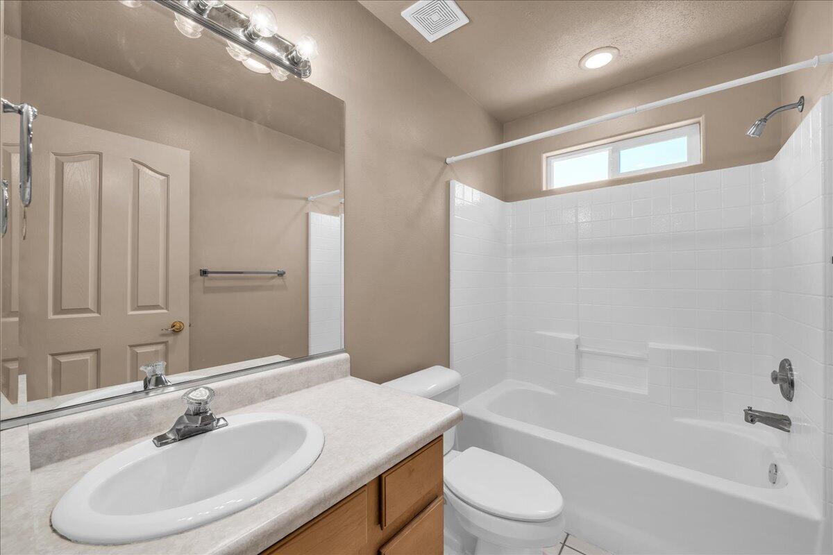 BLOOMINGTON HILLS - Residential