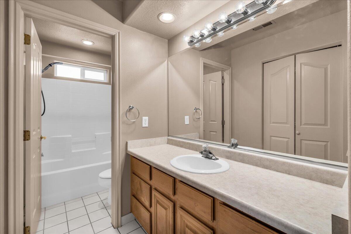 BLOOMINGTON HILLS - Residential