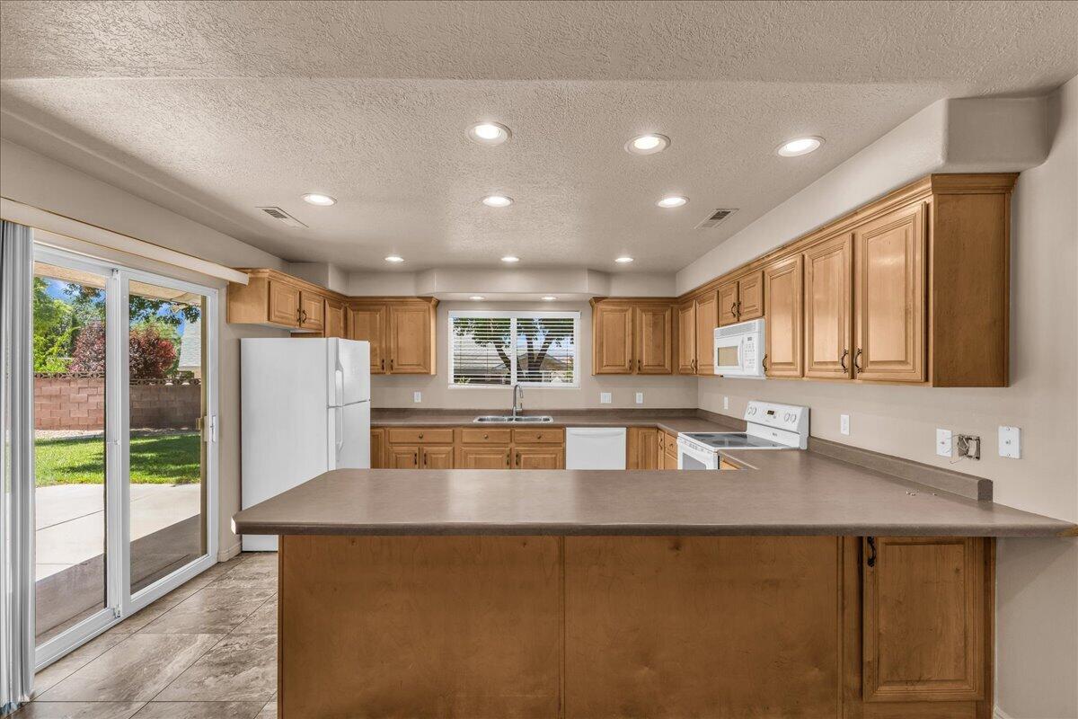 BLOOMINGTON HILLS - Residential