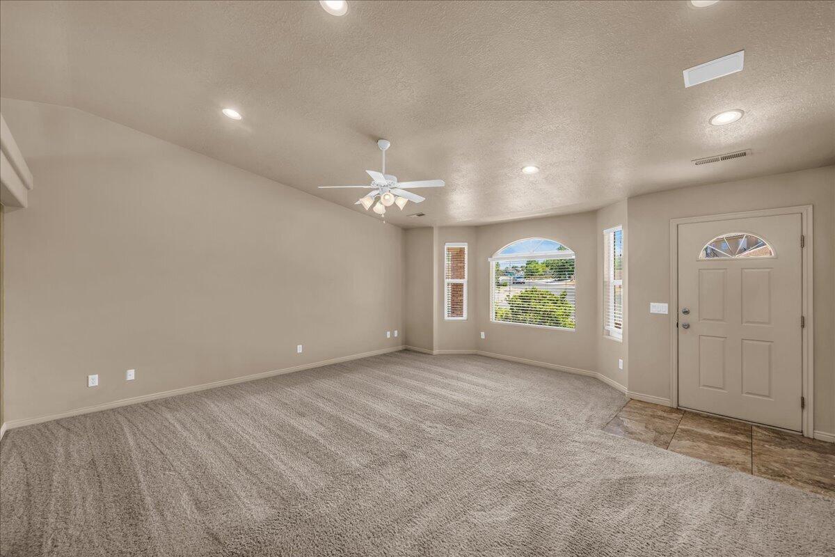 BLOOMINGTON HILLS - Residential