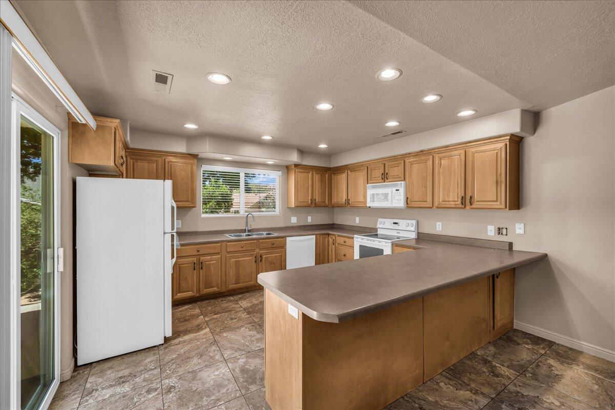 BLOOMINGTON HILLS - Residential
