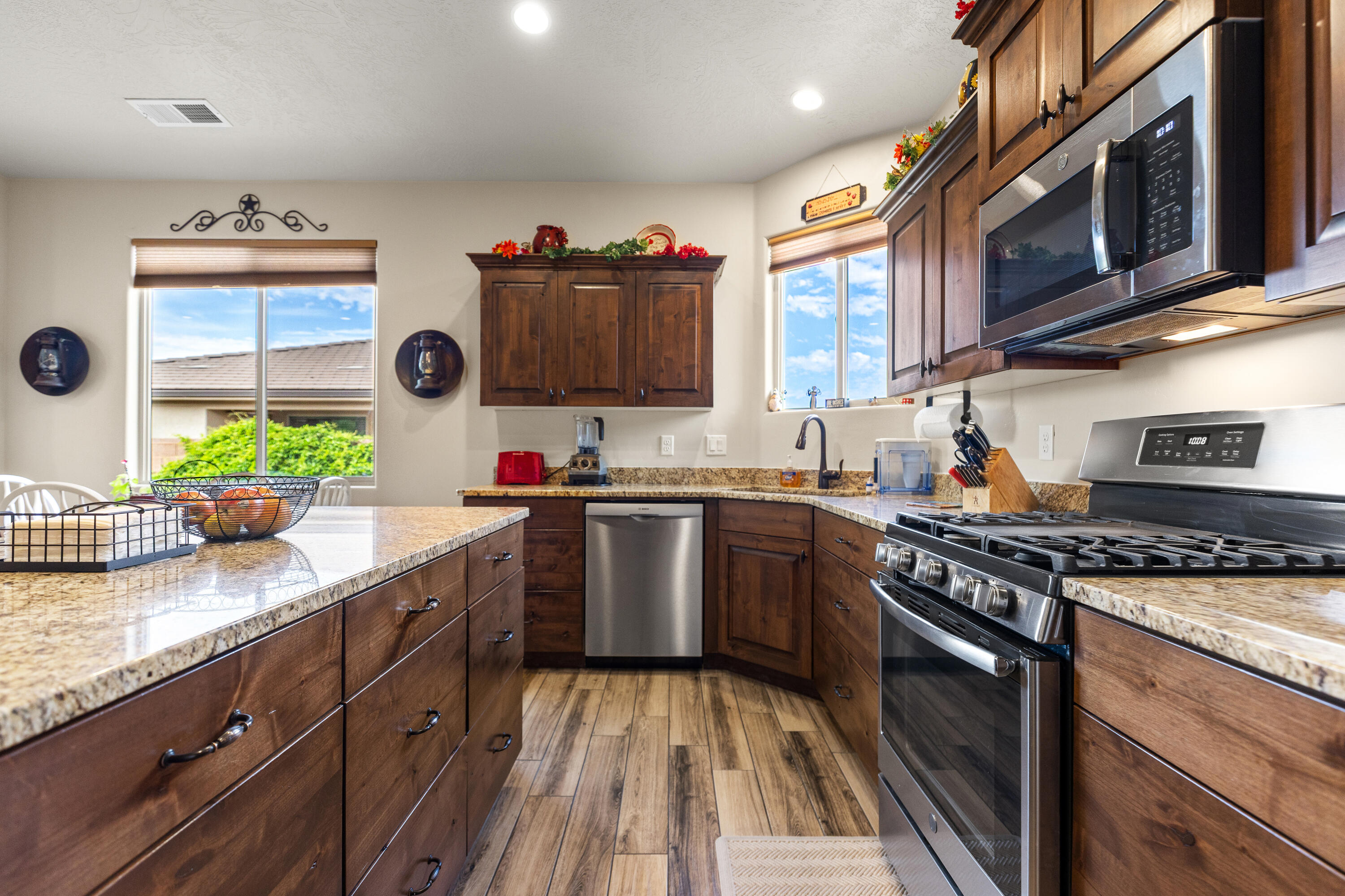 PEREGRINE POINTE - Residential