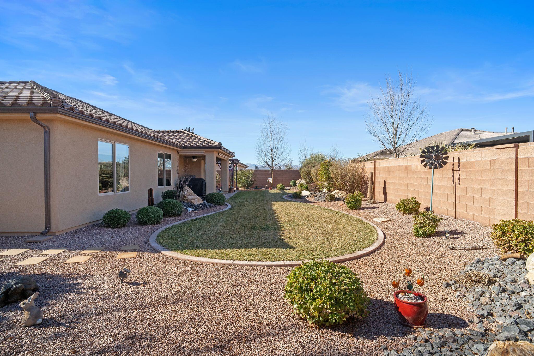 SUGAR PLUM IN THE FIELDS - Residential