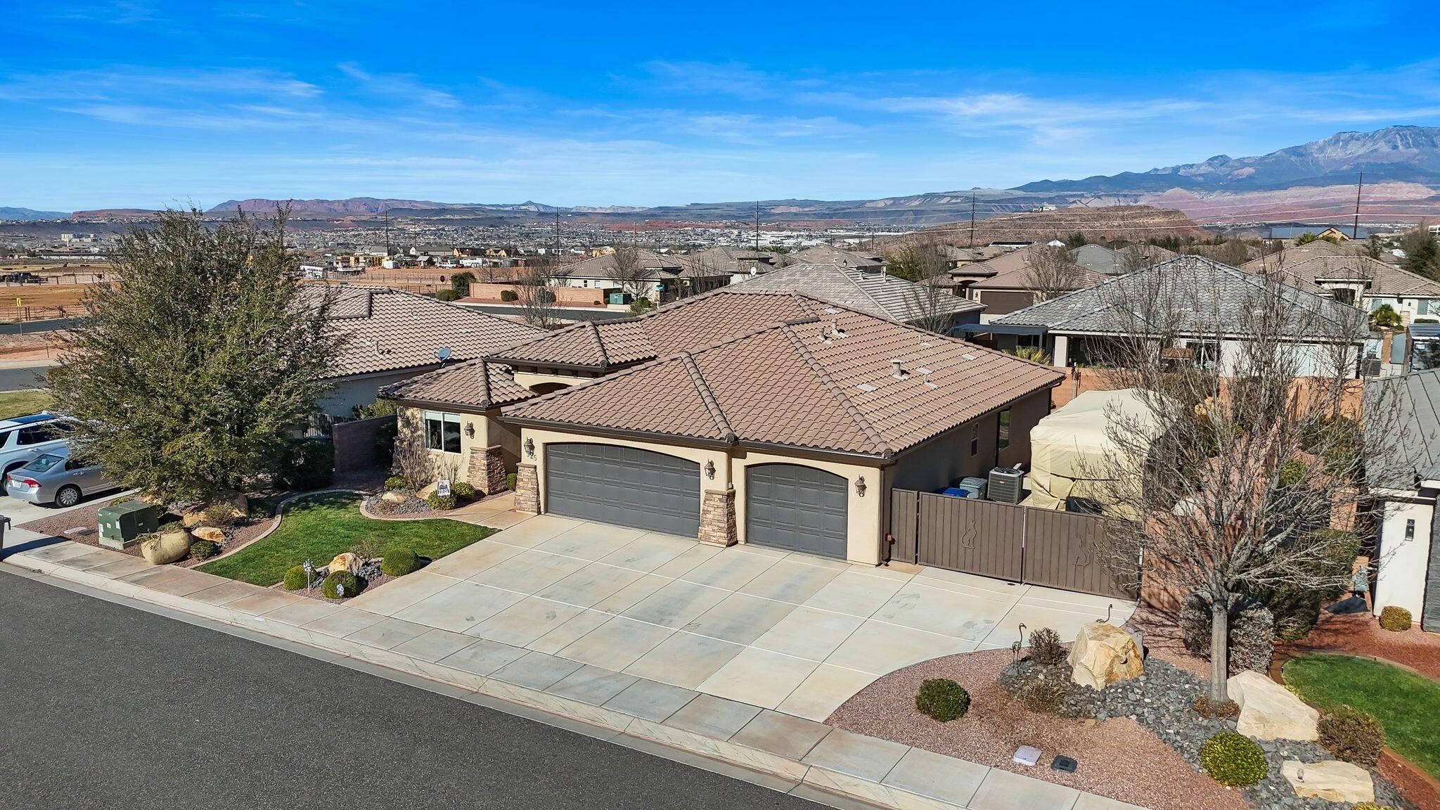 SUGAR PLUM IN THE FIELDS - Residential