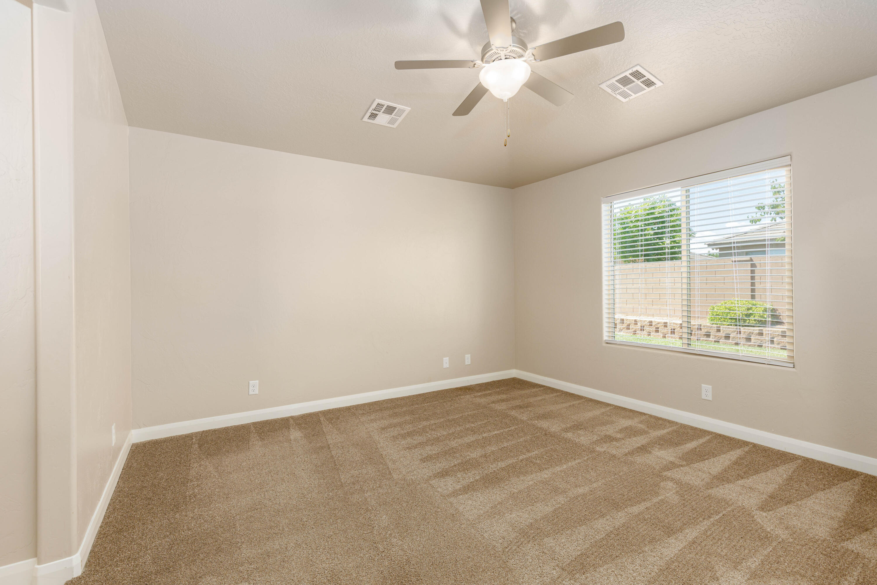 SUGAR PLUM IN THE FIELDS - Residential