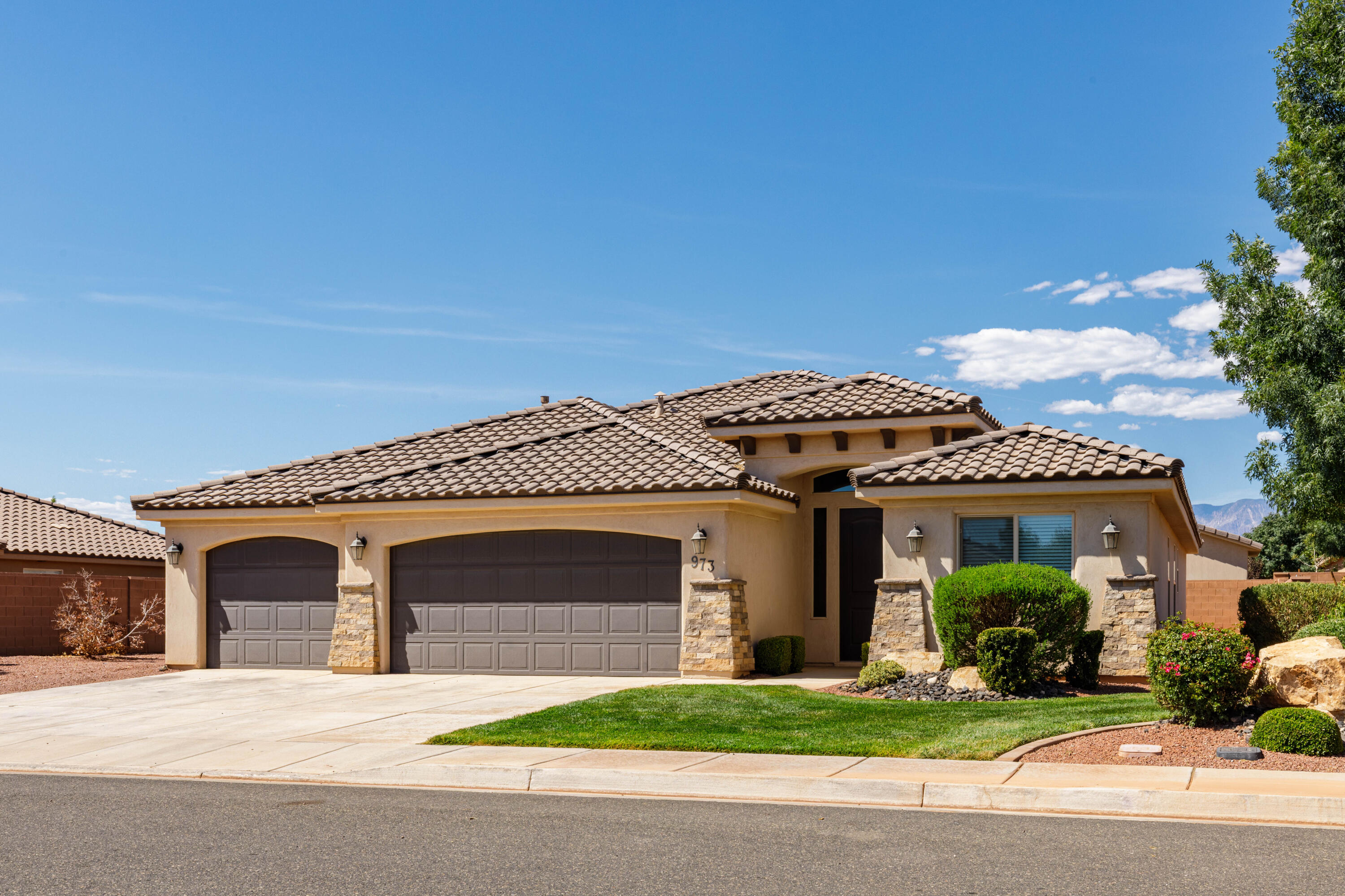 SUGAR PLUM IN THE FIELDS - Residential