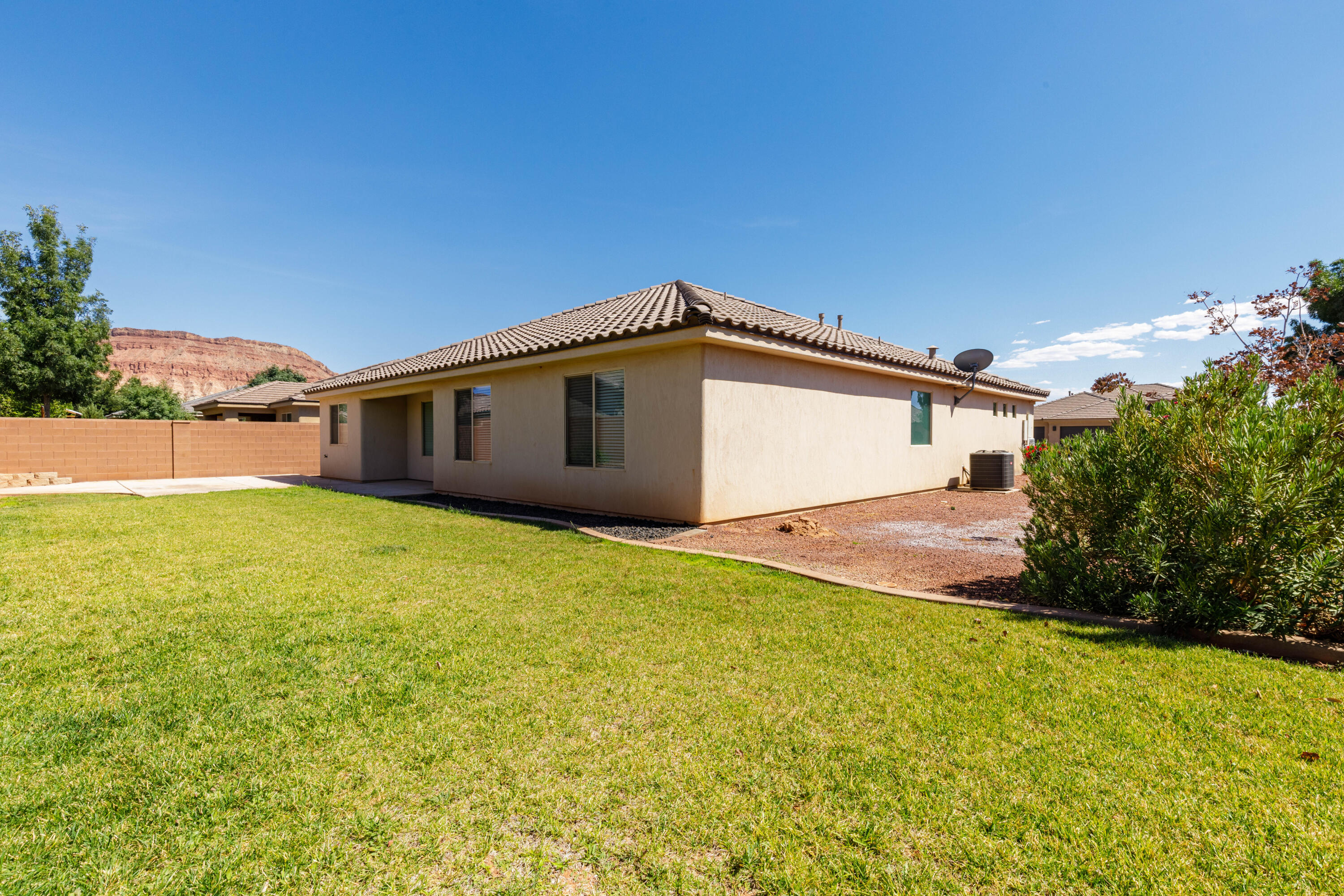 SUGAR PLUM IN THE FIELDS - Residential