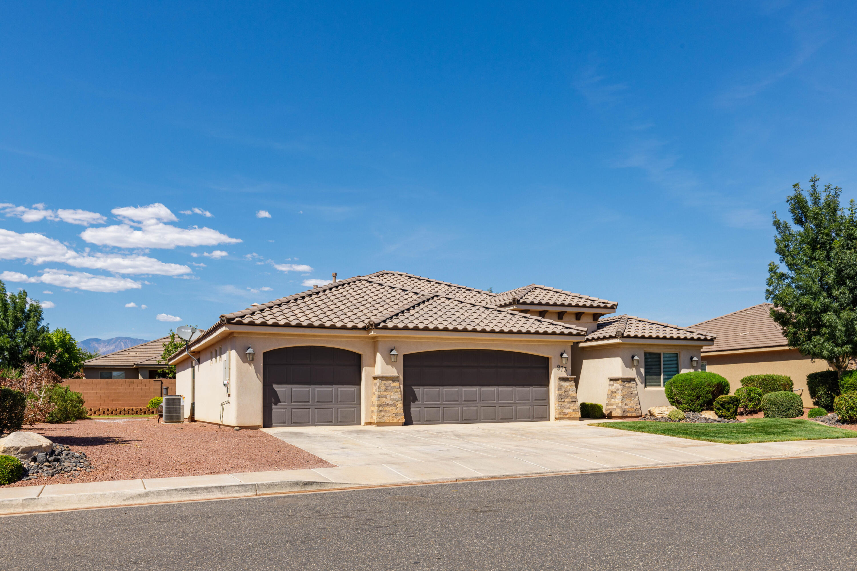 SUGAR PLUM IN THE FIELDS - Residential