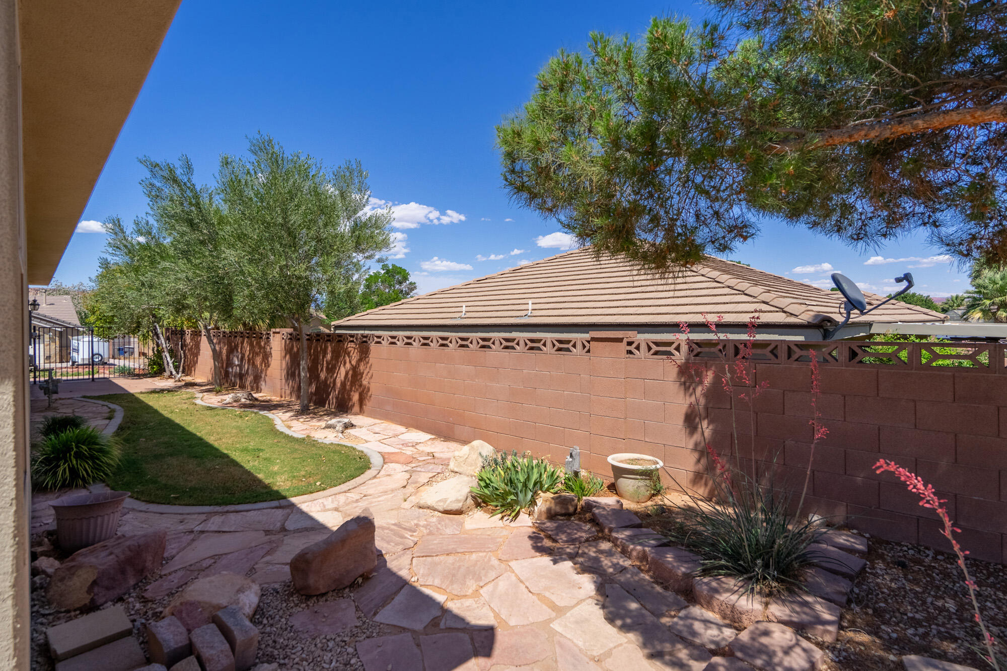 DESERT HILLS - Residential
