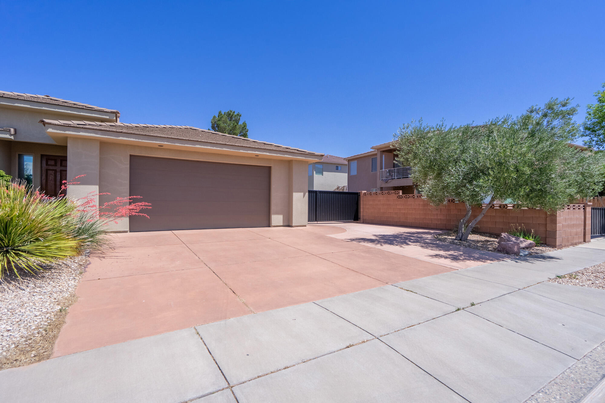 DESERT HILLS - Residential
