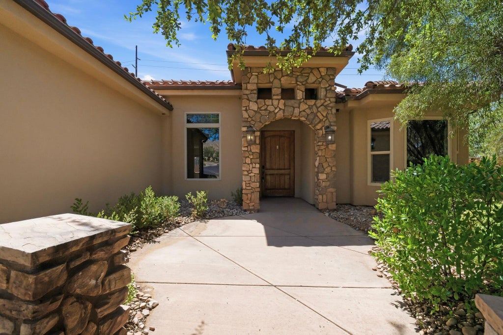 Photo of 2100 S CAMINO REAL, Washington, UT 84780 (MLS # 26-273047)