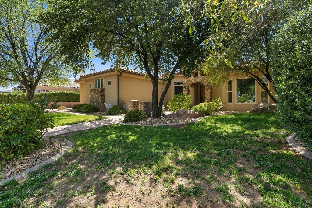 Photo of 2100 S CAMINO REAL, Washington, UT 84780 (MLS # 26-273047)
