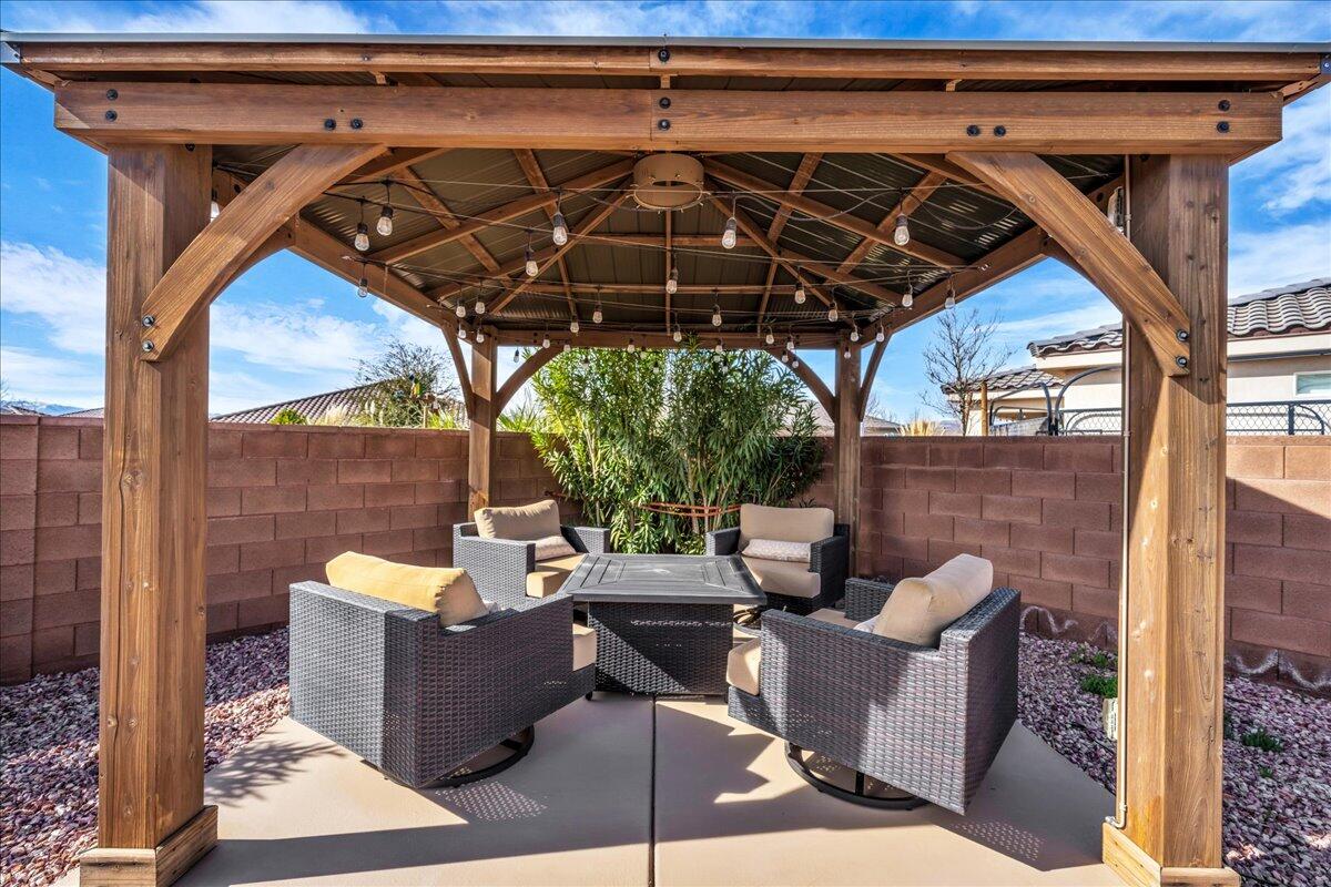 SUGAR PLUM IN THE FIELDS - Residential