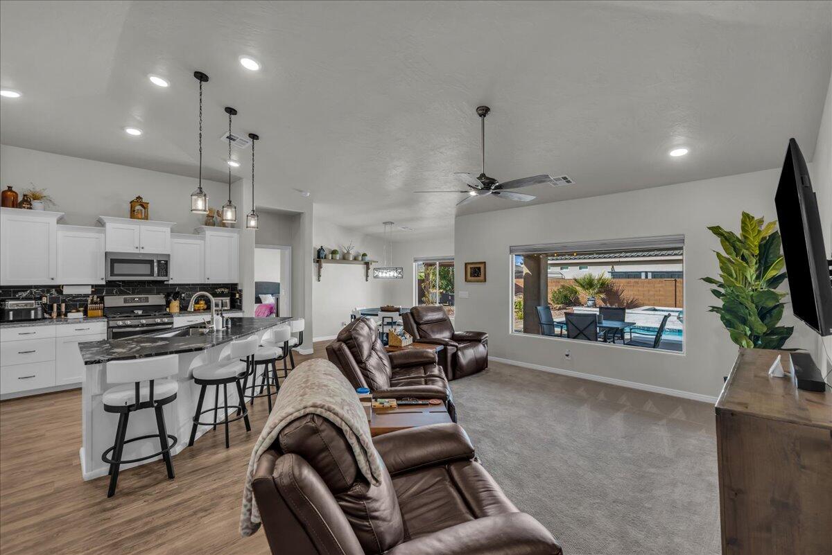 SUGAR PLUM IN THE FIELDS - Residential