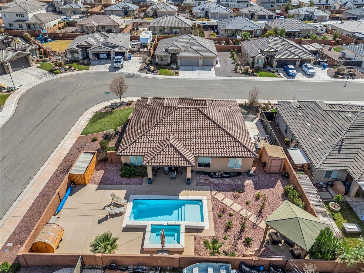 SUGAR PLUM IN THE FIELDS - Residential