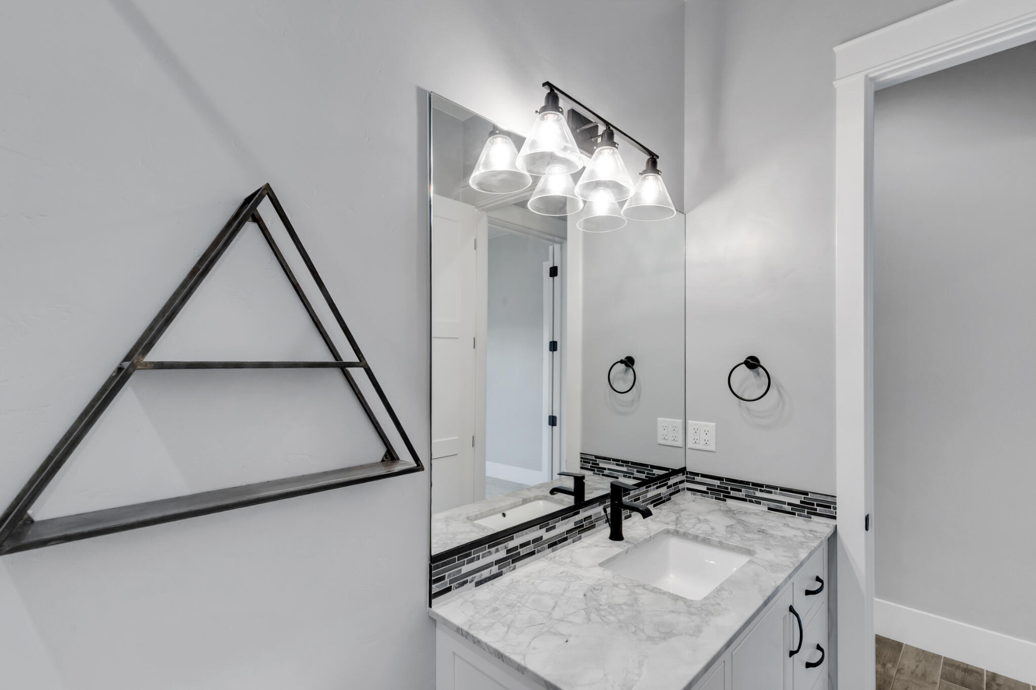 WASHINGTON VISTA - Residential